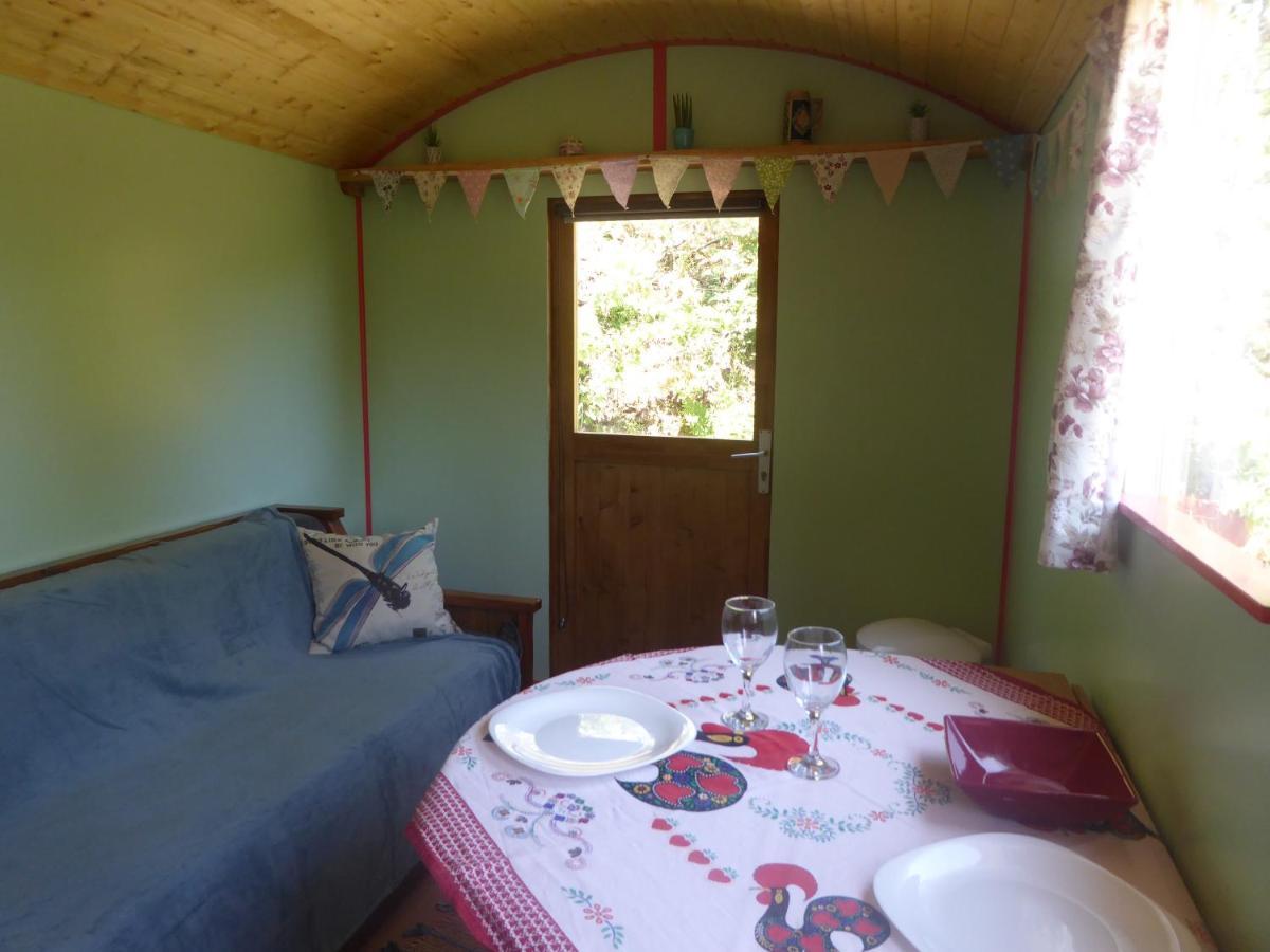 Rosa The Cosy Cabin - Gypsy Wagon - Shepherds Hut, River Views Off-Grid Eco Living Педроган-Гранде Екстер'єр фото